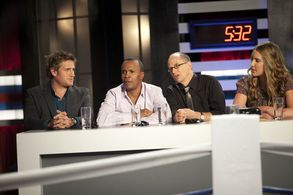 Sugar Ray Leonard, James Oseland, Curtis Stone, and Krista Simmons in Top Chef Masters (2009)