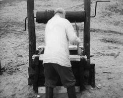 Dmitri Milyutenko in Krynytsya dlya sprahlykh (1965)