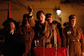 Gunnar Cauthery and Michael McElhatton in Genius (2017)