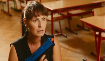 Lenka Vlasáková in How to Shake Off a Bride (2016)