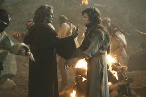 Robert Carlyle and Dylan Schmid in Once Upon a Time (2011)