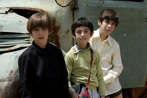 Ricardo Gómez, Santiago Crespo, and Manuel Dios in Cuéntame (2001)
