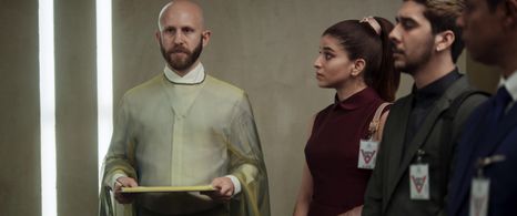 Yasser Michelén, Dahiana Castro, Héctor Aníbal, and Roger Wasserman in El Método (2023)