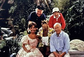 Bob Denver, Alan Hale Jr., Paul Fusco, Russell Johnson, and Dawn Wells in ALF: Somewhere Over the Rerun (1987)