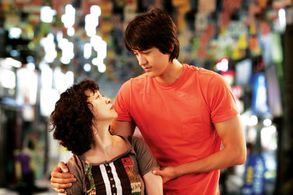 Ki-woo Lee and Hee-kyung Moon in Skeletons in the Closet (2007)