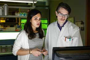 Daniel Steiner and Nilam Farooq in Leipzig Homicide (2001)