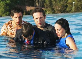 La Propina (Short) Still. Rikar Gil, Gustavo Salmerón, Alberto Ferreiro, Nahia Laiz. 2014