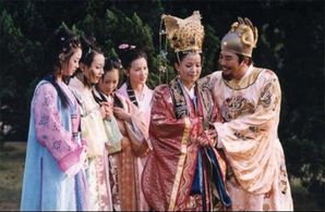 Liping Lü and Guoqiang Tang in Da Jiao Ma Huang Hou (2002)