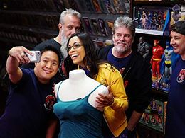 Rosario Dawson, Walter Flanagan, Bryan Johnson, Ming Chen, and Mike Zapcic in Comic Book Men (2012)