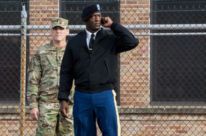 Aldis Hodge and Sean Boyd in Jack Reacher: Never Go Back (2016)