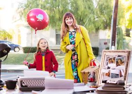 Amber Tamblyn and Courtney Fansler in Girlfriend's Day (2017)