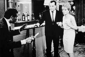 Robert Berri, Eddie Constantine, and Sophie Hardy in Ces dames s'en mêlent (1965)