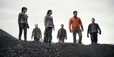 Adam Greydon Reid, Raza Jaffrey, Ignacio Serricchio, Iain Belcher, Taylor Russell, and Kiki Sukezane in Lost in Space (2