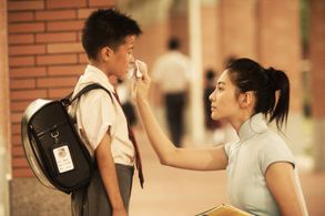 Yuqi Zhang and Jiao Xu in CJ7 (2008)