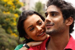 Prateik Babbar and Amy Jackson in Ekk Deewana Tha (2012)