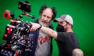 Karra Elejalde and Joaquín Mazón in Two Many Chefs (2022)