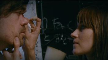 Peter Dinklage and Theresa Wayman in Pete Smalls Is Dead (2010)