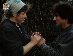 Johana Tesarová and Ondrej Vetchý in Figurky ze smantu (1987)