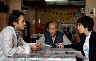 Manuel Alexandre, Ramon Madaula, and Laia Marull in Pretextos (2008)