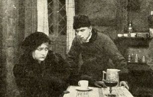 Fraunie Fraunholz and Claire Whitney in Beneath the Czar (1914)