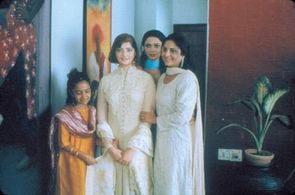 Shefali Shah, Vasundhara Das, Neha Dubey, and Kemaya Kidwai in Monsoon Wedding (2001)