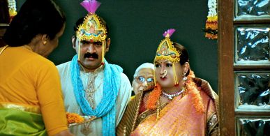 Usha Nadkarni, Makarand Anaspure, and Trupti Bhoir in Agadbam (2010)