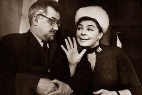 Olga Aroseva and Boris Runge in Kabachok 13 stulev (1969)