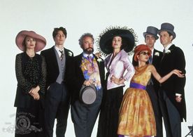Kristin Scott Thomas, Hugh Grant, Andie MacDowell, Simon Callow, John Hannah, Charlotte Coleman, and James Fleet in Four