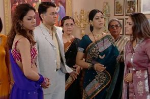 Sakshi Tanwar, Tina Parekh, Lily Patel, Manasi Verma, Kiran Karmarkar, and Nayan Bhatt in Kahaani Ghar Ghar Kii: Episode