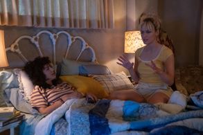 Taylor Schilling and Medalion Rahimi in Pam & Tommy (2022)