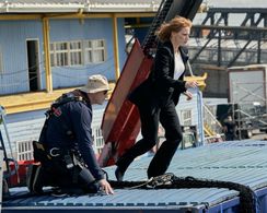 Jessica Chastain doing her own Stunts! It was a big leap up high and she nailed it!