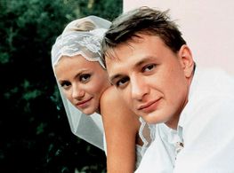 Marat Basharov and Mariya Mironova in The Wedding (2000)