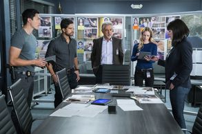 Joe Mantegna, Paget Brewster, A.J. Cook, Adam Rodriguez, and Daniel Henney in Criminal Minds (2005)