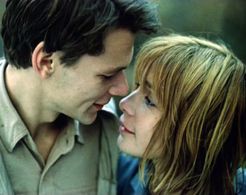 Vera Glagoleva and Nikita Mikhaylovsky in Zontik dlya novobrachnykh (1986)