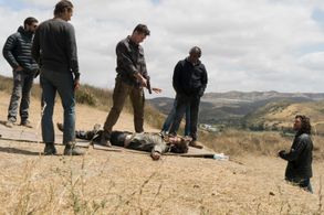 Frank Dillane, Alrick Riley, Dave Erickson, Daniel Sharman, and Sam Underwood in Fear the Walking Dead (2015)