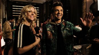 Drew Tarver and Heléne Yorke in The Other Two (2019)