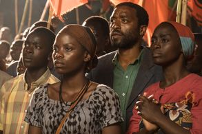 Chiwetel Ejiofor, Aïssa Maïga, Maxwell Simba, and Lily Banda in The Boy Who Harnessed the Wind (2019)