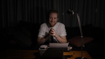 Behind the scenes shot from The Making Of (2013),with Ian Dick (Luke Thomas) seeming much more well adjusted than his c