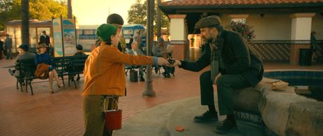 Cabbie brokers a deal with Kate and Reynie.