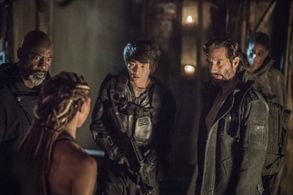 Henry Ian Cusick, Christopher Larkin, Adina Porter, Isaiah Washington, and Tati Gabrielle in The 100 (2014)