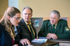 Michael Brandner, Christian Tramitz, and Lisa-Katrina Mayer in Hubert ohne Staller: Das verräterische Herz (2022)