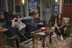 Jordan Masterson, Christoph Sanders, and Kaitlyn Dever in Last Man Standing (2011)