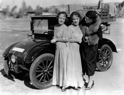 Alice Wilson, Daisy Hilton, and Violet Hilton in Freaks (1932)