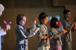 Ed Oxenbould and Ena Imai in Paper Planes (2014)