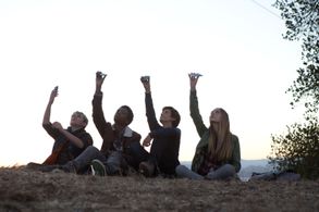 Reese Hartwig, Ella Wahlestedt, Astro, and Teo Halm in Earth to Echo (2014)