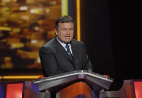 Eamonn Holmes in The Rich List (2006)