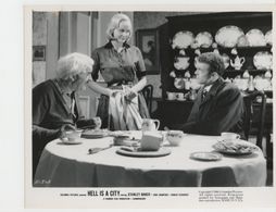 Sarah Branch, John Crawford, Geoffrey Frederick, and Joseph Tomelty in Hell Is a City (1960)