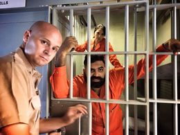 Leo in 'Chateu Vato'