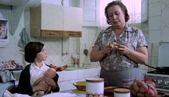 Florinda Chico and Ana Torrent in Cría Cuervos (1976)