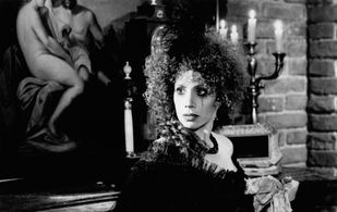 Julia Migenes in Mack the Knife (1989)